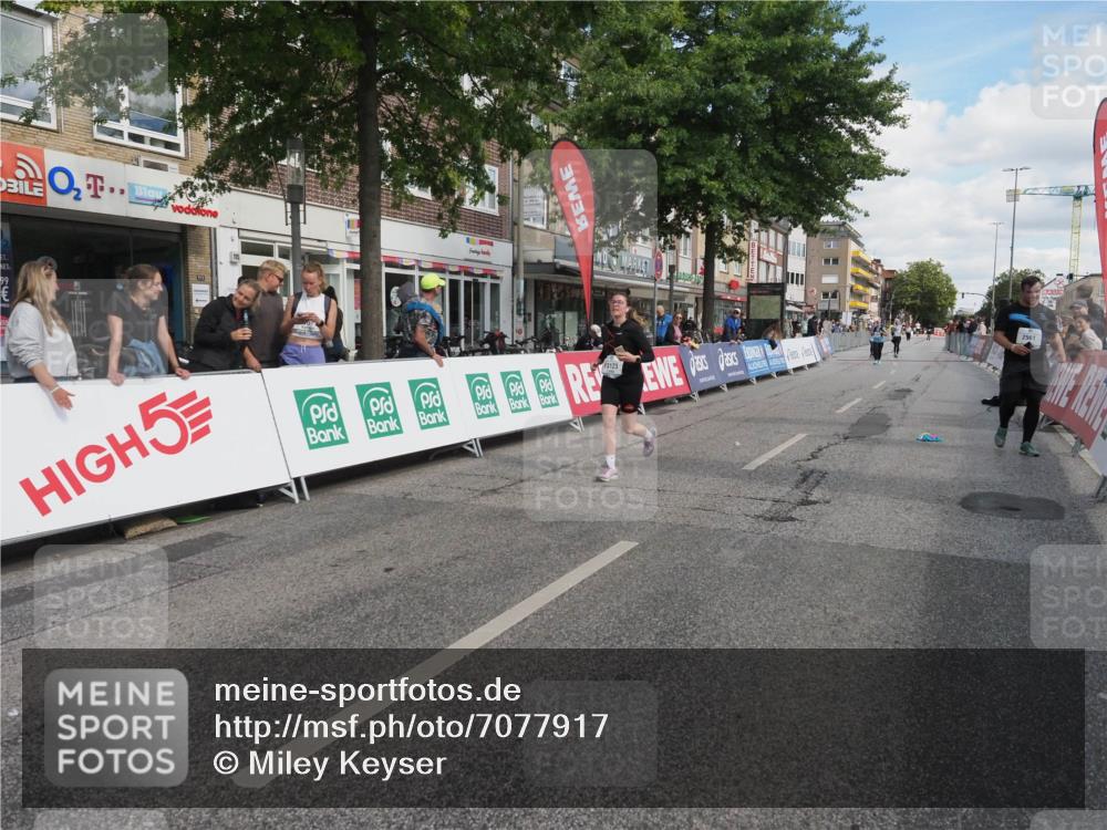 15.09.2024 - PSD Bank Halbmarathon Miley Keyser http://msf.ph/oto/7077917 15.09.2024 12:38:49 Ziel 2285, 3123, 3381 meine-sportfotos.de