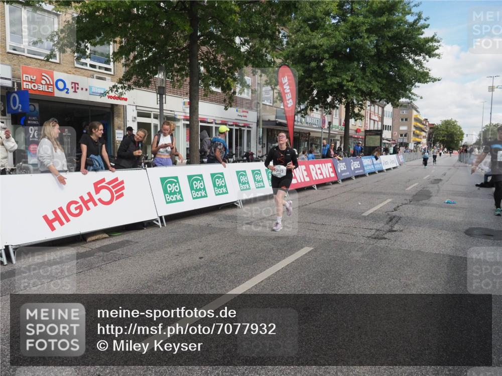 15.09.2024 - PSD Bank Halbmarathon Miley Keyser http://msf.ph/oto/7077932 15.09.2024 12:38:49 Ziel 2285, 3123, 3381 meine-sportfotos.de