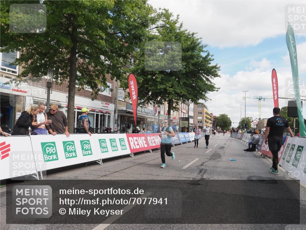 15.09.2024 - PSD Bank Halbmarathon Miley Keyser http://msf.ph/oto/7077941 15.09.2024 12:38:57 Ziel 3123, 3332, 3333, 3381 meine-sportfotos.de