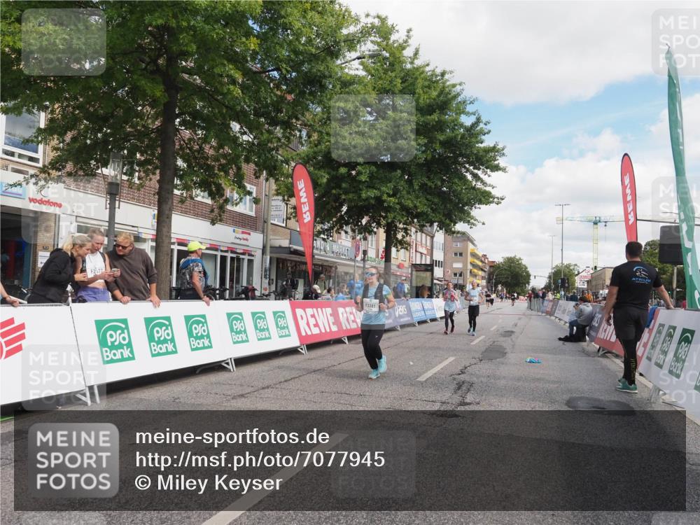 15.09.2024 - PSD Bank Halbmarathon Miley Keyser http://msf.ph/oto/7077945 15.09.2024 12:38:57 Ziel 3123, 3332, 3333, 3381 meine-sportfotos.de