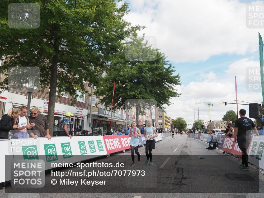 15.09.2024 - PSD Bank Halbmarathon Miley Keyser http://msf.ph/oto/7077973 15.09.2024 12:39:00 Ziel 3123, 3332, 3333, 3381 meine-sportfotos.de