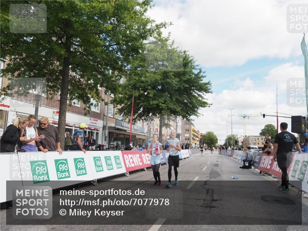 15.09.2024 - PSD Bank Halbmarathon Miley Keyser http://msf.ph/oto/7077978 15.09.2024 12:39:00 Ziel 3123, 3332, 3333, 3381 meine-sportfotos.de