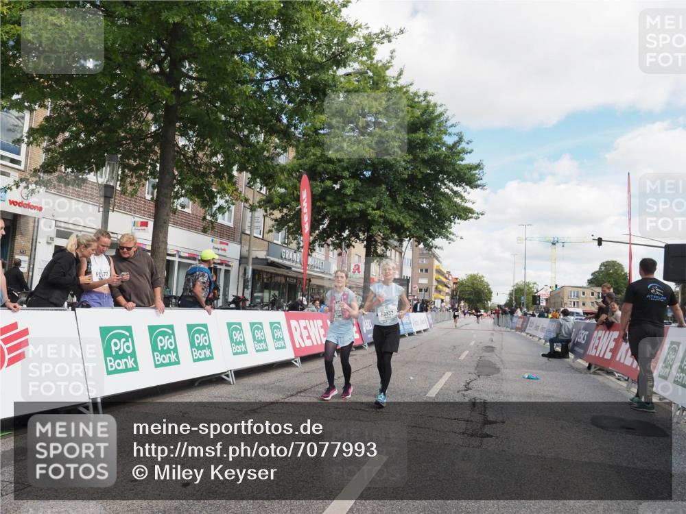 15.09.2024 - PSD Bank Halbmarathon Miley Keyser http://msf.ph/oto/7077993 15.09.2024 12:39:01 Ziel 3123, 3332, 3333, 3381 meine-sportfotos.de