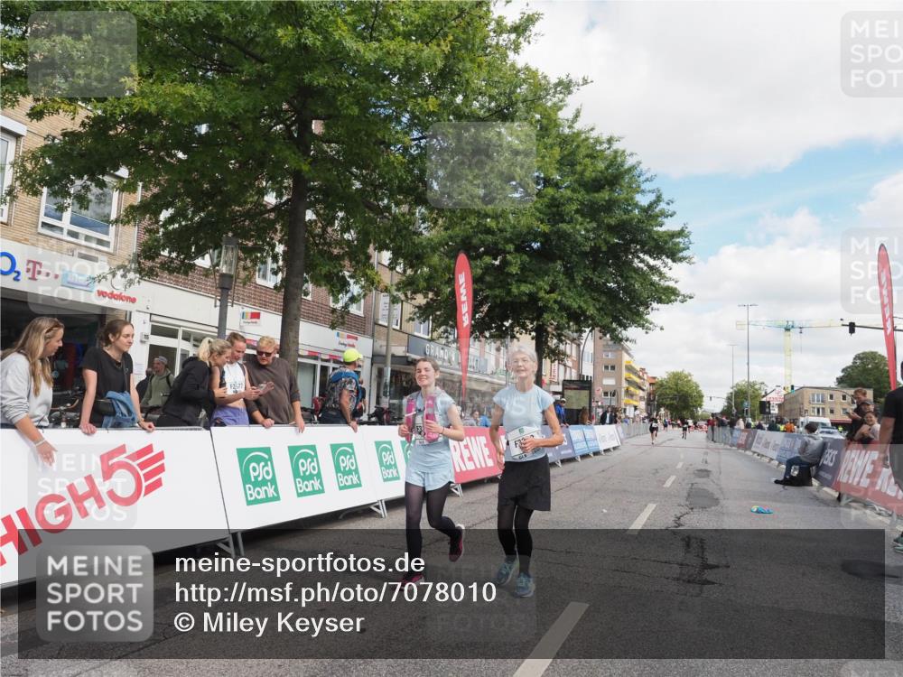 15.09.2024 - PSD Bank Halbmarathon Miley Keyser http://msf.ph/oto/7078010 15.09.2024 12:39:02 Ziel 3123, 3332, 3333, 3381 meine-sportfotos.de