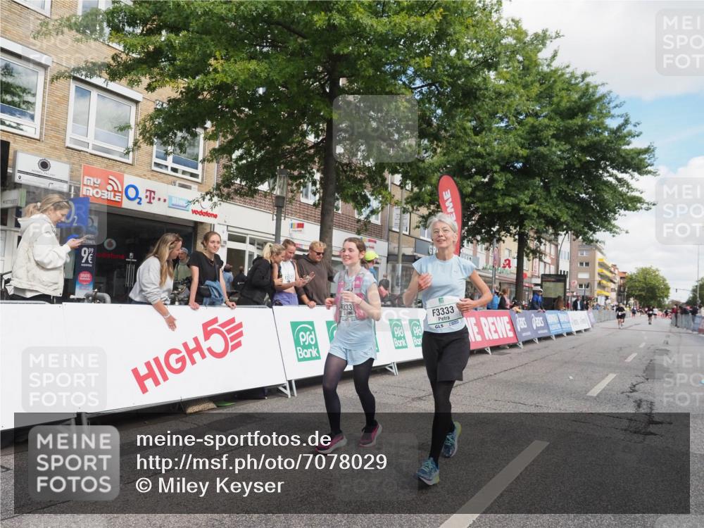 15.09.2024 - PSD Bank Halbmarathon Miley Keyser http://msf.ph/oto/7078029 15.09.2024 12:39:02 Ziel 3123, 3332, 3333, 3381 meine-sportfotos.de