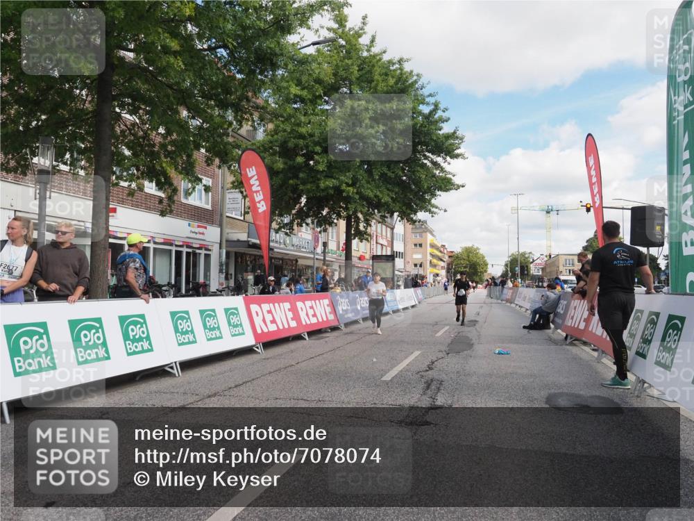 15.09.2024 - PSD Bank Halbmarathon Miley Keyser http://msf.ph/oto/7078074 15.09.2024 12:39:16 Ziel 2523, 2954, 3332, 3333, 3367 meine-sportfotos.de