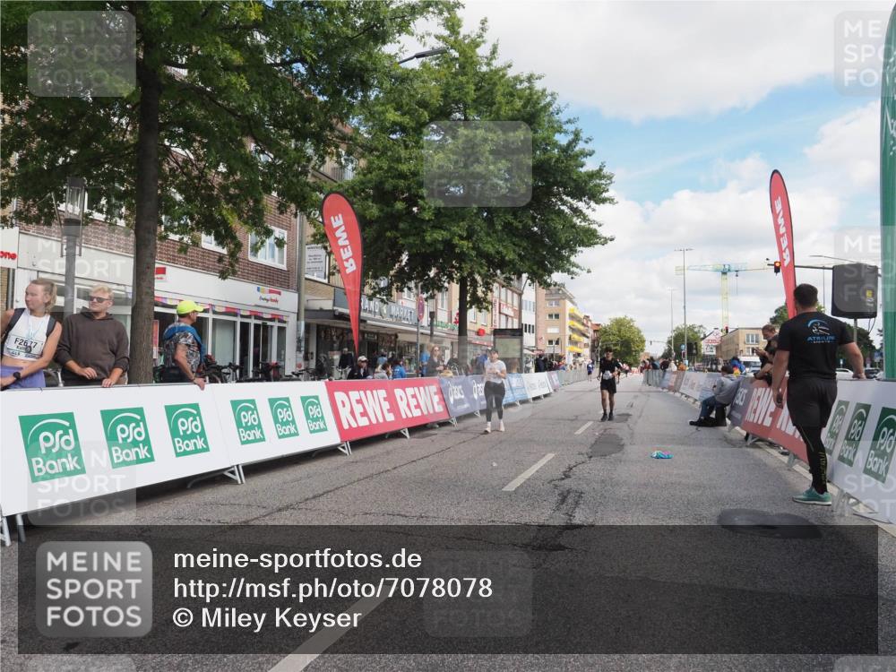 15.09.2024 - PSD Bank Halbmarathon Miley Keyser http://msf.ph/oto/7078078 15.09.2024 12:39:16 Ziel 2523, 2954, 3332, 3333, 3367 meine-sportfotos.de