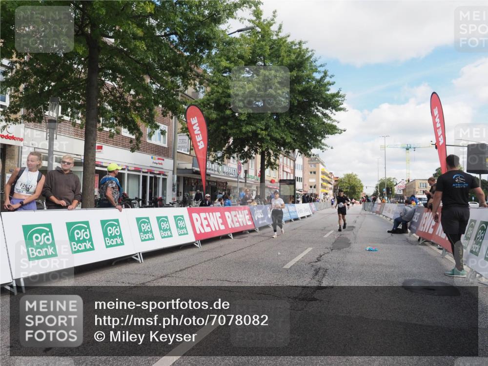 15.09.2024 - PSD Bank Halbmarathon Miley Keyser http://msf.ph/oto/7078082 15.09.2024 12:39:16 Ziel 2523, 2954, 3332, 3333, 3367 meine-sportfotos.de