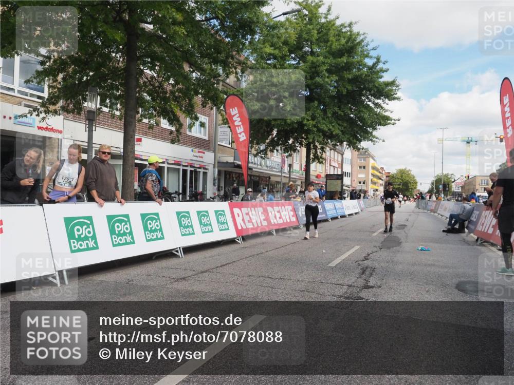 15.09.2024 - PSD Bank Halbmarathon Miley Keyser http://msf.ph/oto/7078088 15.09.2024 12:39:17 Ziel 2523, 2954, 3367 meine-sportfotos.de