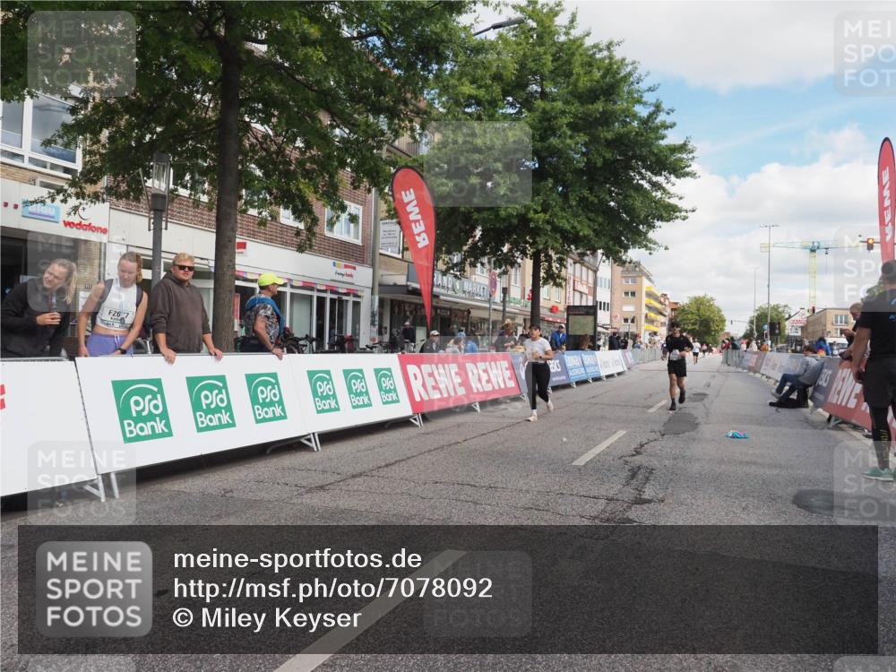 15.09.2024 - PSD Bank Halbmarathon Miley Keyser http://msf.ph/oto/7078092 15.09.2024 12:39:17 Ziel 2523, 2954, 3367 meine-sportfotos.de
