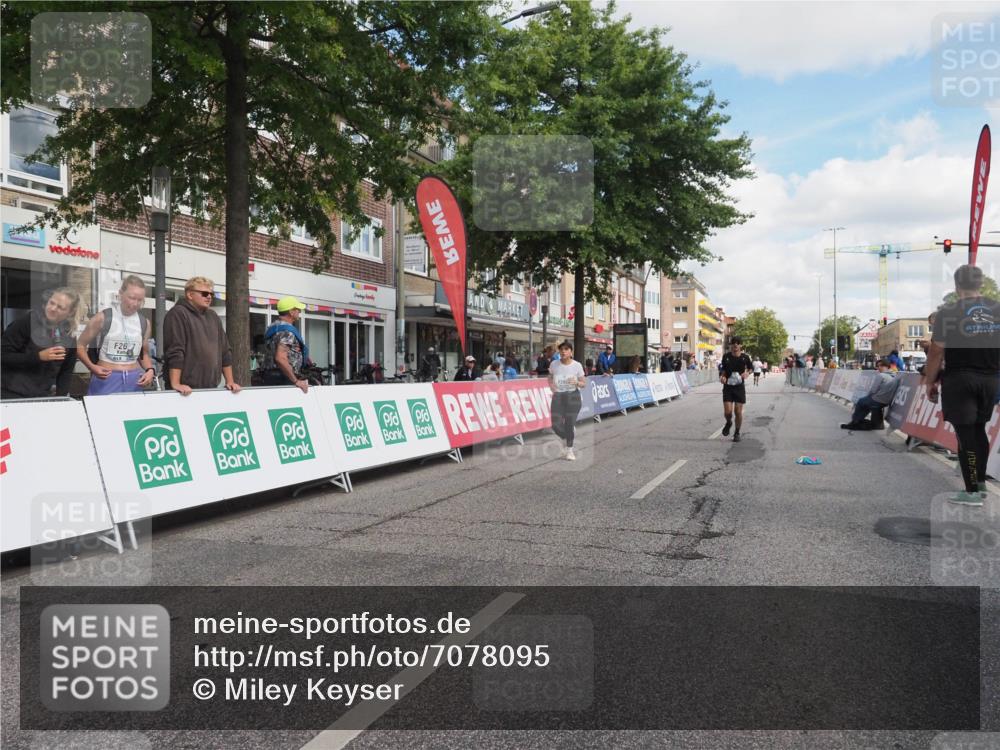 15.09.2024 - PSD Bank Halbmarathon Miley Keyser http://msf.ph/oto/7078095 15.09.2024 12:39:18 Ziel 2523, 2954, 3367 meine-sportfotos.de