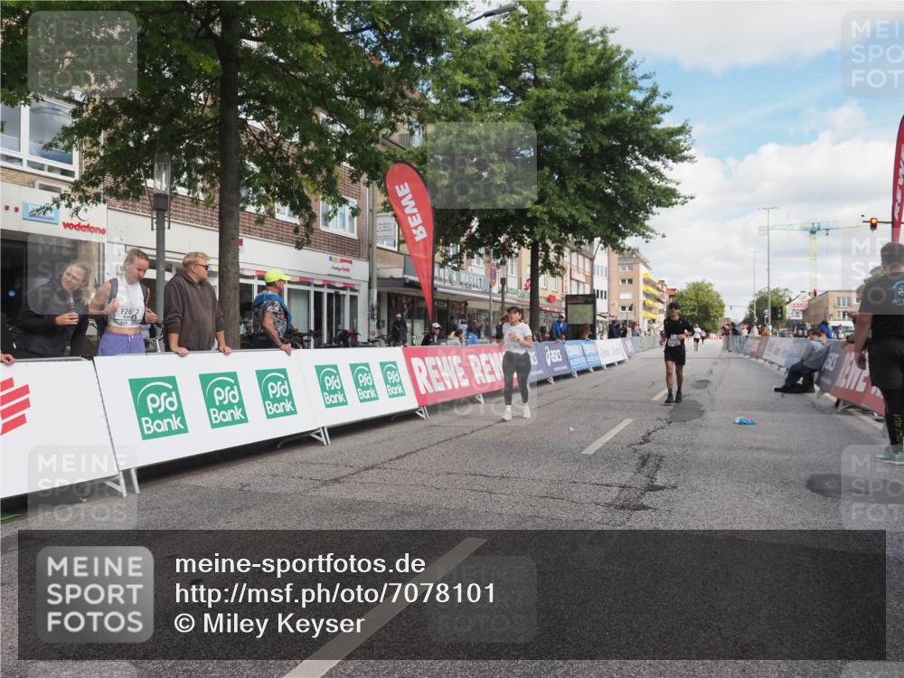 15.09.2024 - PSD Bank Halbmarathon Miley Keyser http://msf.ph/oto/7078101 15.09.2024 12:39:18 Ziel 2523, 2954, 3367 meine-sportfotos.de