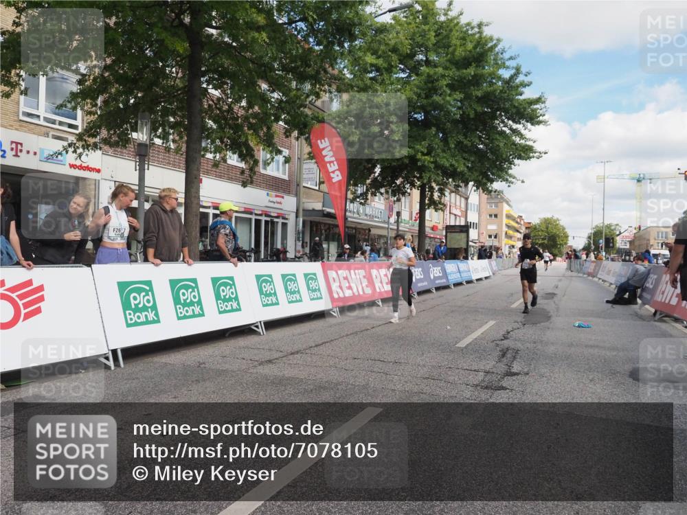 15.09.2024 - PSD Bank Halbmarathon Miley Keyser http://msf.ph/oto/7078105 15.09.2024 12:39:18 Ziel 2523, 2954, 3367 meine-sportfotos.de