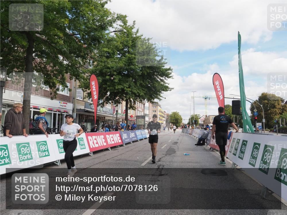 15.09.2024 - PSD Bank Halbmarathon Miley Keyser http://msf.ph/oto/7078126 15.09.2024 12:39:19 Ziel 2523, 2954, 3367 meine-sportfotos.de