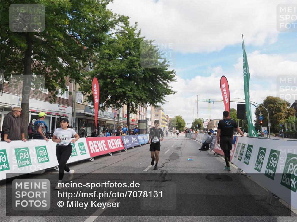 15.09.2024 - PSD Bank Halbmarathon Miley Keyser http://msf.ph/oto/7078131 15.09.2024 12:39:20 Ziel 2523, 2954, 3367 meine-sportfotos.de