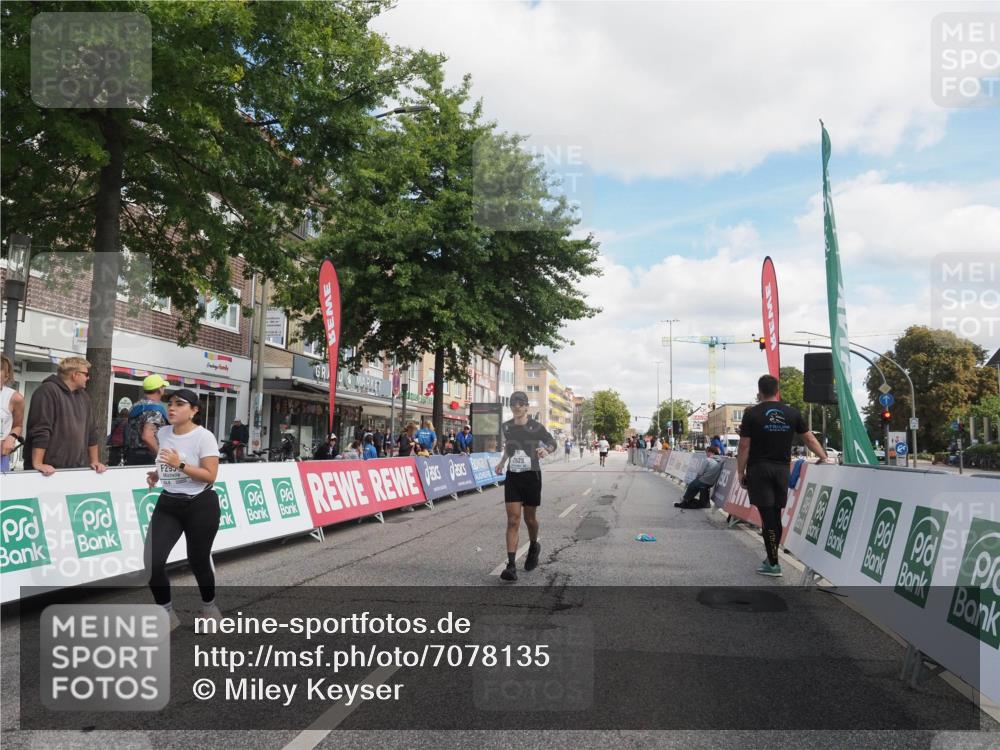 15.09.2024 - PSD Bank Halbmarathon Miley Keyser http://msf.ph/oto/7078135 15.09.2024 12:39:20 Ziel 2523, 2954, 3367 meine-sportfotos.de