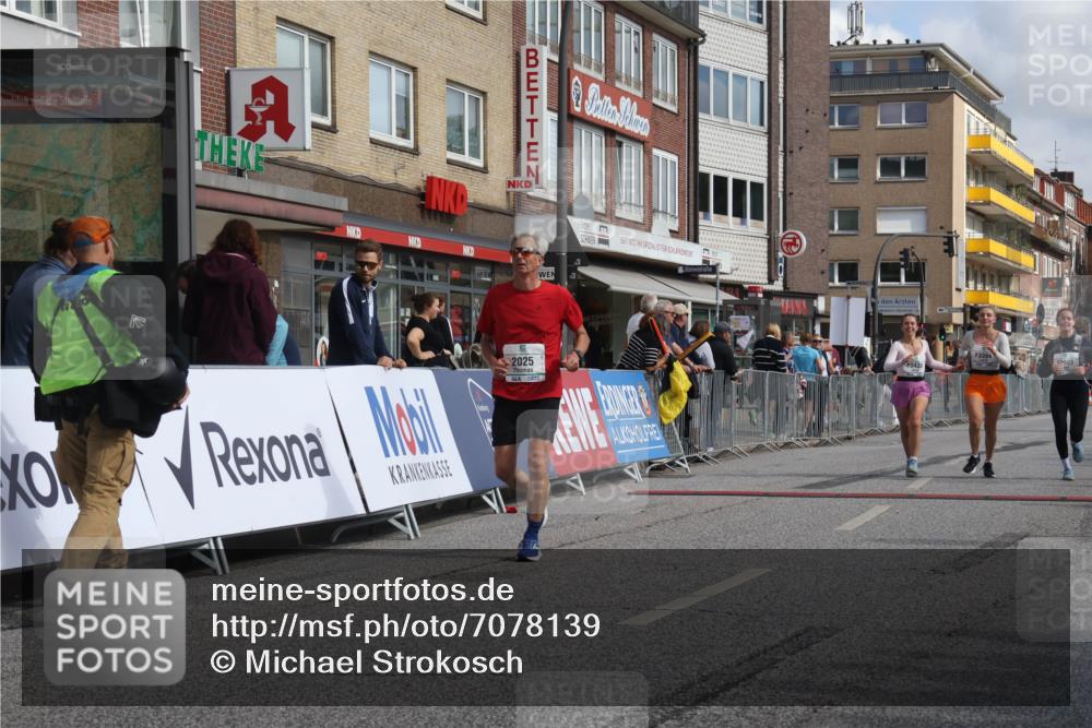 15.09.2024 - PSD Bank Halbmarathon Michael Strokosch http://msf.ph/oto/7078139 15.09.2024 12:19:41 Ziel 1613, 2025, 2903, 3394, 3436 meine-sportfotos.de