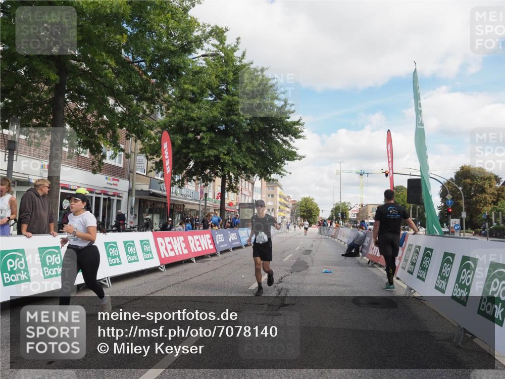 15.09.2024 - PSD Bank Halbmarathon Miley Keyser http://msf.ph/oto/7078140 15.09.2024 12:39:20 Ziel 2523, 2954, 3367 meine-sportfotos.de