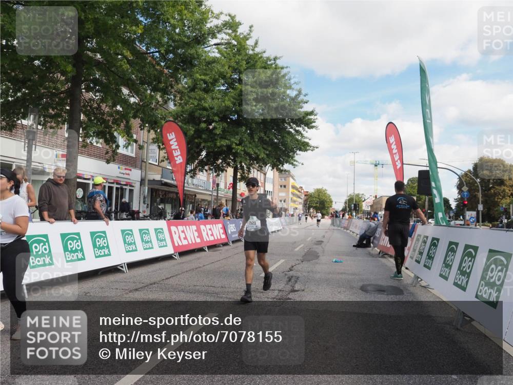 15.09.2024 - PSD Bank Halbmarathon Miley Keyser http://msf.ph/oto/7078155 15.09.2024 12:39:21 Ziel 2523, 2954, 3367 meine-sportfotos.de