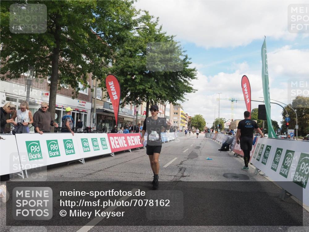 15.09.2024 - PSD Bank Halbmarathon Miley Keyser http://msf.ph/oto/7078162 15.09.2024 12:39:21 Ziel 2523, 2954, 3367 meine-sportfotos.de