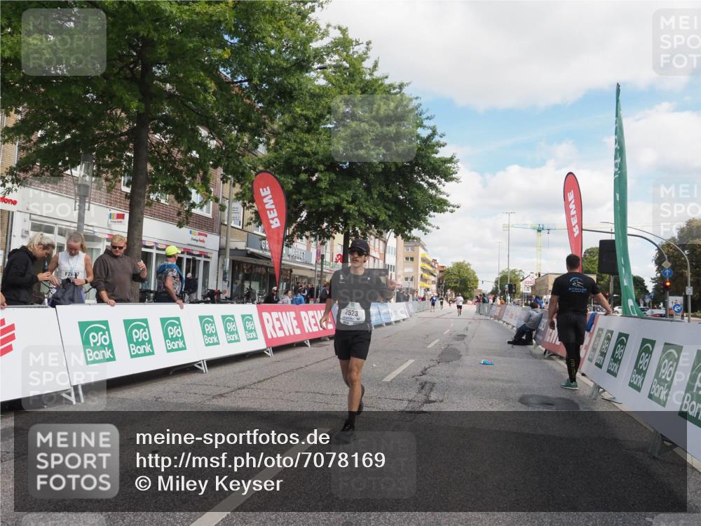 15.09.2024 - PSD Bank Halbmarathon Miley Keyser http://msf.ph/oto/7078169 15.09.2024 12:39:21 Ziel 2523, 2954, 3367 meine-sportfotos.de