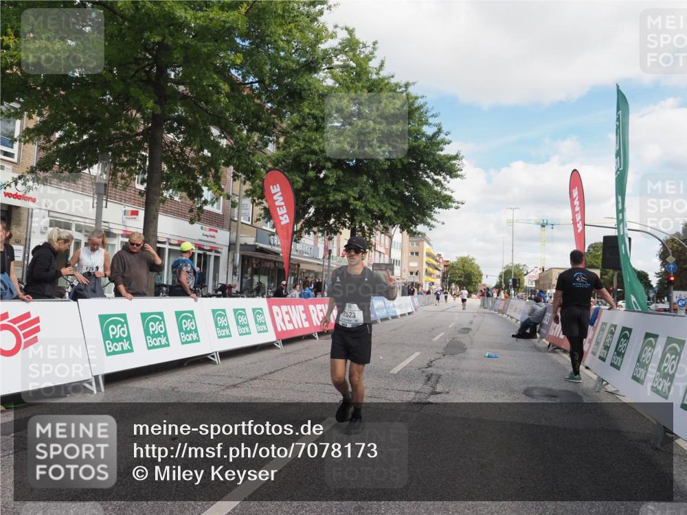 15.09.2024 - PSD Bank Halbmarathon Miley Keyser http://msf.ph/oto/7078173 15.09.2024 12:39:21 Ziel 2523, 2954, 3367 meine-sportfotos.de