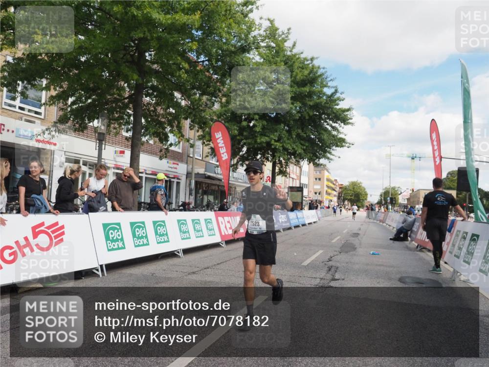 15.09.2024 - PSD Bank Halbmarathon Miley Keyser http://msf.ph/oto/7078182 15.09.2024 12:39:21 Ziel 2523, 2954, 3367 meine-sportfotos.de