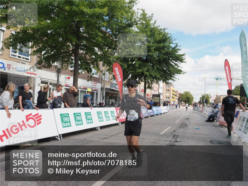 15.09.2024 - PSD Bank Halbmarathon Miley Keyser http://msf.ph/oto/7078185 15.09.2024 12:39:21 Ziel 2523, 2954, 3367 meine-sportfotos.de