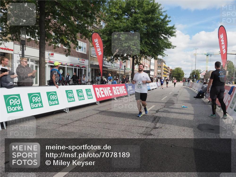 15.09.2024 - PSD Bank Halbmarathon Miley Keyser http://msf.ph/oto/7078189 15.09.2024 12:39:35 Ziel 2094, 2523, 2954 meine-sportfotos.de