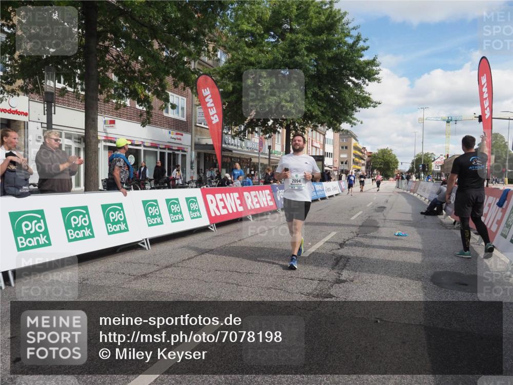 15.09.2024 - PSD Bank Halbmarathon Miley Keyser http://msf.ph/oto/7078198 15.09.2024 12:39:35 Ziel 2094, 2523, 2954 meine-sportfotos.de