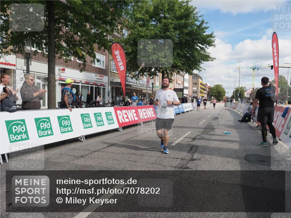 15.09.2024 - PSD Bank Halbmarathon Miley Keyser http://msf.ph/oto/7078202 15.09.2024 12:39:35 Ziel 2094, 2523, 2954 meine-sportfotos.de