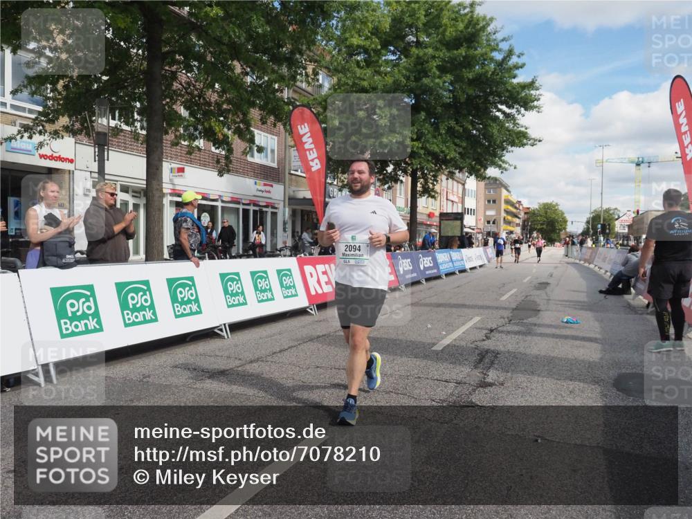 15.09.2024 - PSD Bank Halbmarathon Miley Keyser http://msf.ph/oto/7078210 15.09.2024 12:39:36 Ziel 2094, 2523, 2954 meine-sportfotos.de