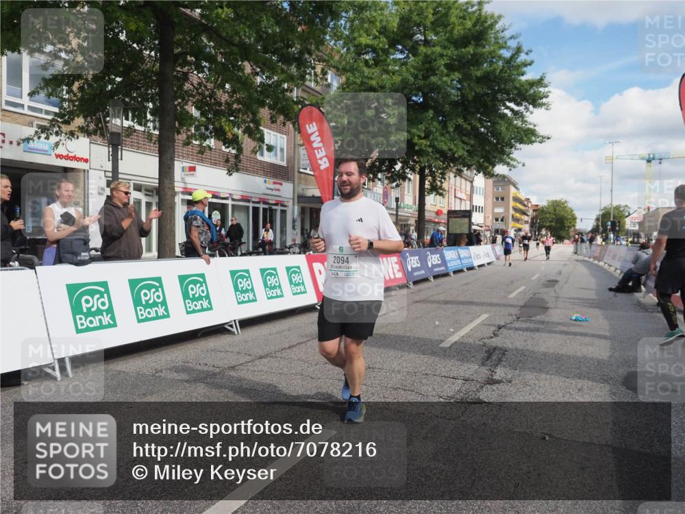 15.09.2024 - PSD Bank Halbmarathon Miley Keyser http://msf.ph/oto/7078216 15.09.2024 12:39:36 Ziel 2094, 2523, 2954 meine-sportfotos.de
