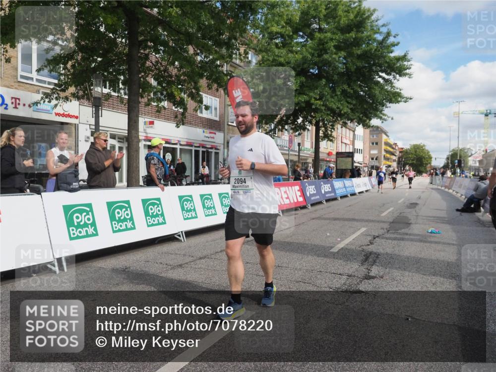 15.09.2024 - PSD Bank Halbmarathon Miley Keyser http://msf.ph/oto/7078220 15.09.2024 12:39:36 Ziel 2094, 2523, 2954 meine-sportfotos.de