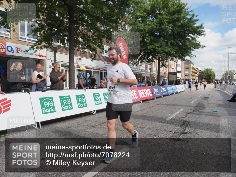 15.09.2024 - PSD Bank Halbmarathon Miley Keyser http://msf.ph/oto/7078224 15.09.2024 12:39:36 Ziel 2094, 2523, 2954 meine-sportfotos.de