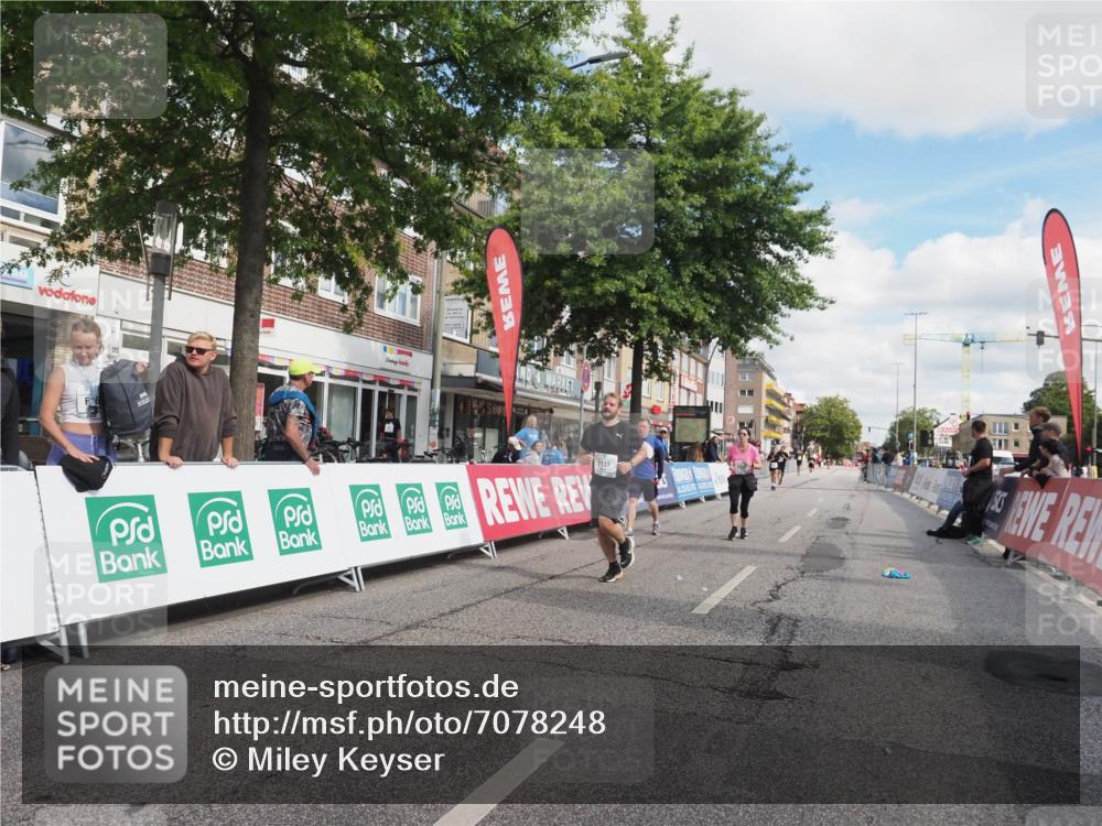 15.09.2024 - PSD Bank Halbmarathon Miley Keyser http://msf.ph/oto/7078248 15.09.2024 12:39:45 Ziel 2094, 2137, 3297 meine-sportfotos.de