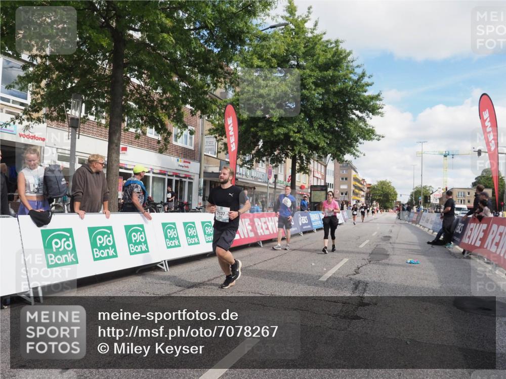 15.09.2024 - PSD Bank Halbmarathon Miley Keyser http://msf.ph/oto/7078267 15.09.2024 12:39:46 Ziel 2094, 2137, 3297 meine-sportfotos.de