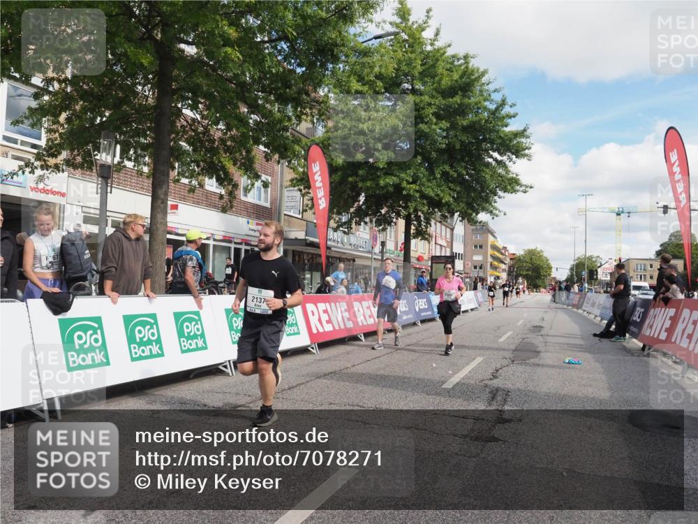 15.09.2024 - PSD Bank Halbmarathon Miley Keyser http://msf.ph/oto/7078271 15.09.2024 12:39:46 Ziel 2094, 2137, 3297 meine-sportfotos.de