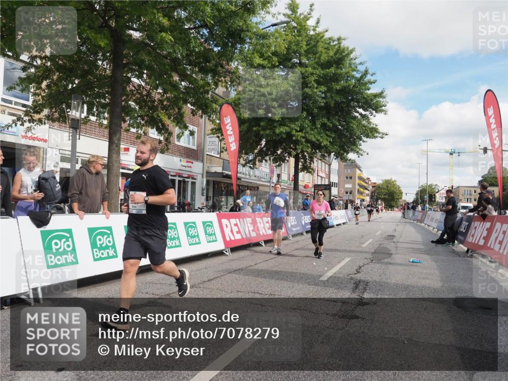 15.09.2024 - PSD Bank Halbmarathon Miley Keyser http://msf.ph/oto/7078279 15.09.2024 12:39:46 Ziel 2094, 2137, 3297 meine-sportfotos.de