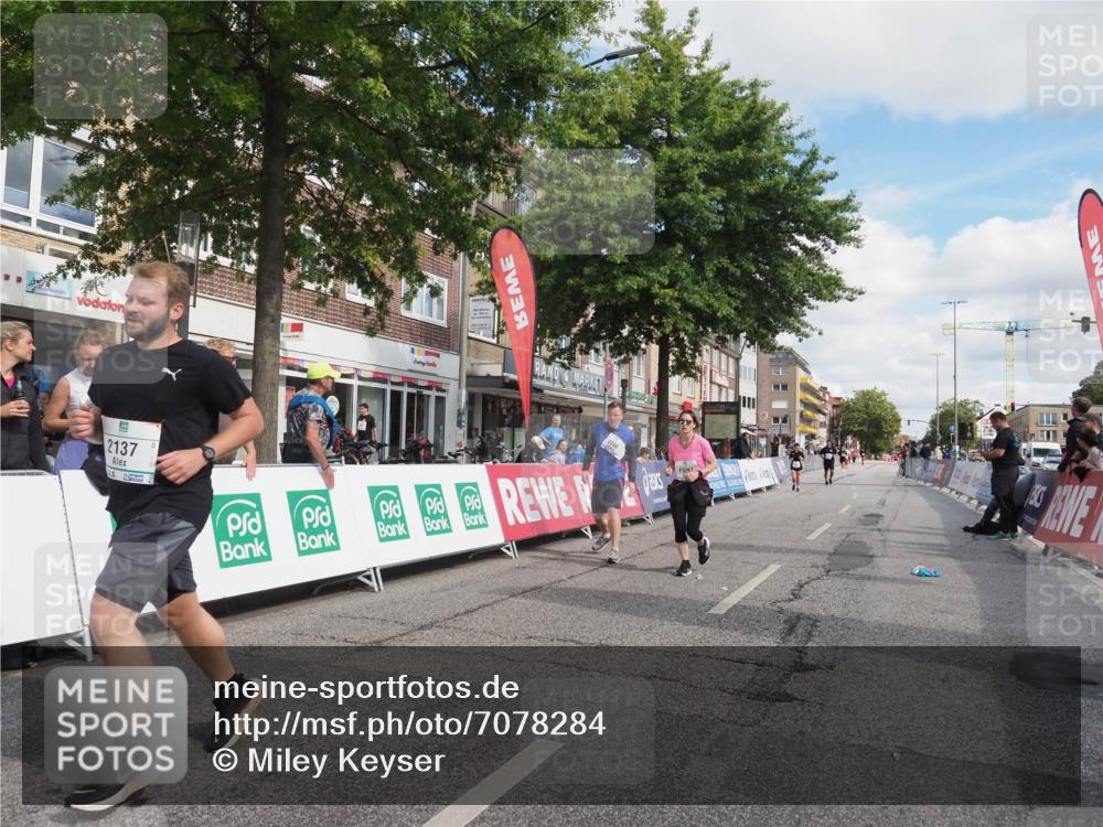 15.09.2024 - PSD Bank Halbmarathon Miley Keyser http://msf.ph/oto/7078284 15.09.2024 12:39:47 Ziel 2094, 2125, 2137, 3297 meine-sportfotos.de