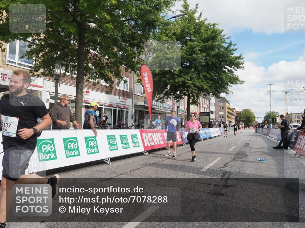15.09.2024 - PSD Bank Halbmarathon Miley Keyser http://msf.ph/oto/7078288 15.09.2024 12:39:47 Ziel 2094, 2125, 2137, 3297 meine-sportfotos.de