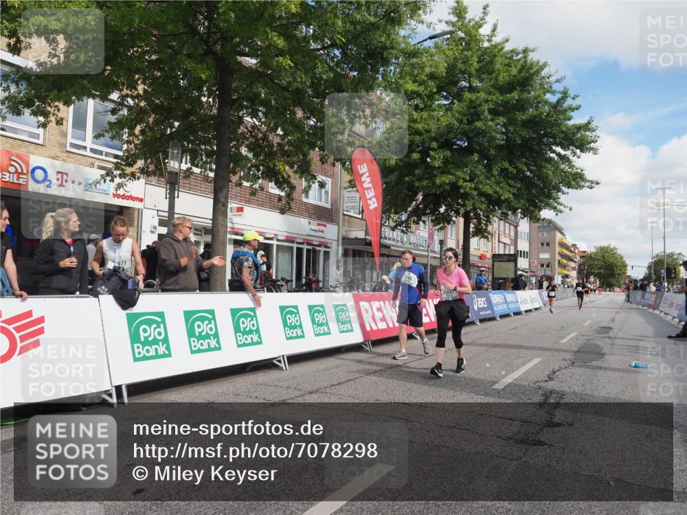 15.09.2024 - PSD Bank Halbmarathon Miley Keyser http://msf.ph/oto/7078298 15.09.2024 12:39:47 Ziel 2094, 2125, 2137, 3297 meine-sportfotos.de