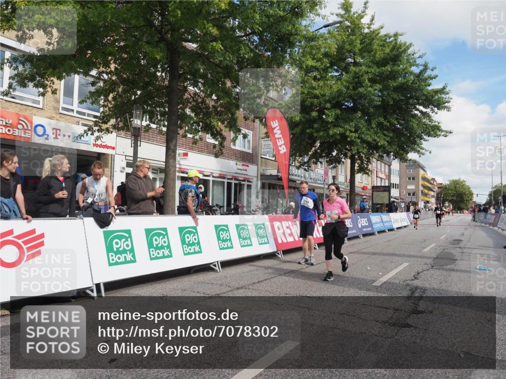 15.09.2024 - PSD Bank Halbmarathon Miley Keyser http://msf.ph/oto/7078302 15.09.2024 12:39:47 Ziel 2094, 2125, 2137, 3297 meine-sportfotos.de