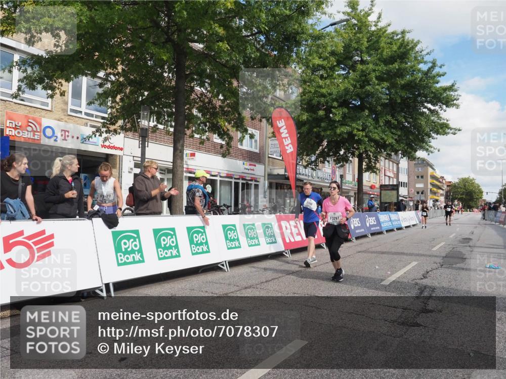 15.09.2024 - PSD Bank Halbmarathon Miley Keyser http://msf.ph/oto/7078307 15.09.2024 12:39:47 Ziel 2094, 2125, 2137, 3297 meine-sportfotos.de