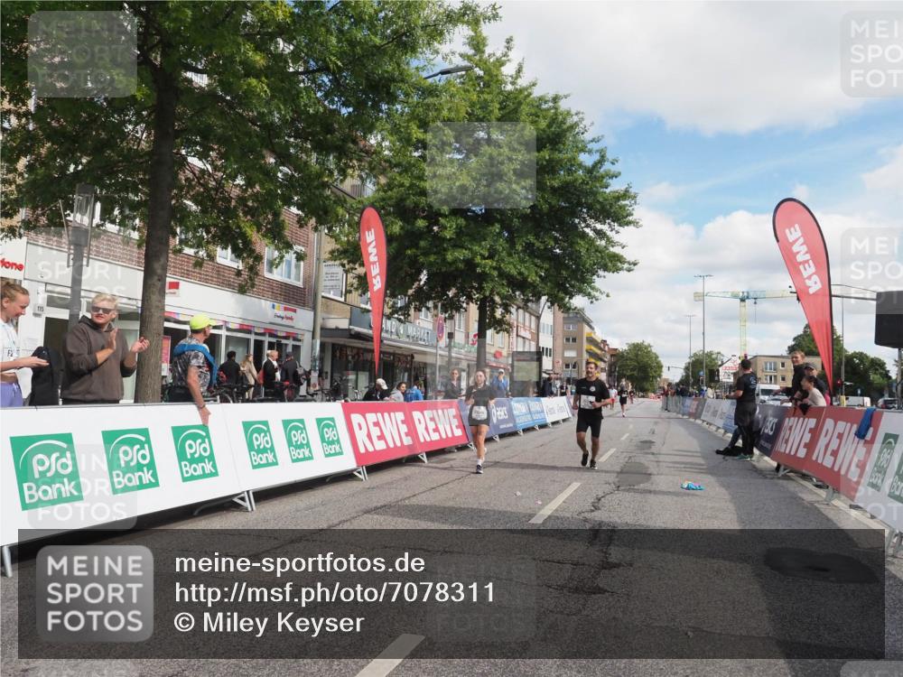 15.09.2024 - PSD Bank Halbmarathon Miley Keyser http://msf.ph/oto/7078311 15.09.2024 12:39:54 Ziel 2125, 2137, 2260, 3297, 3345 meine-sportfotos.de
