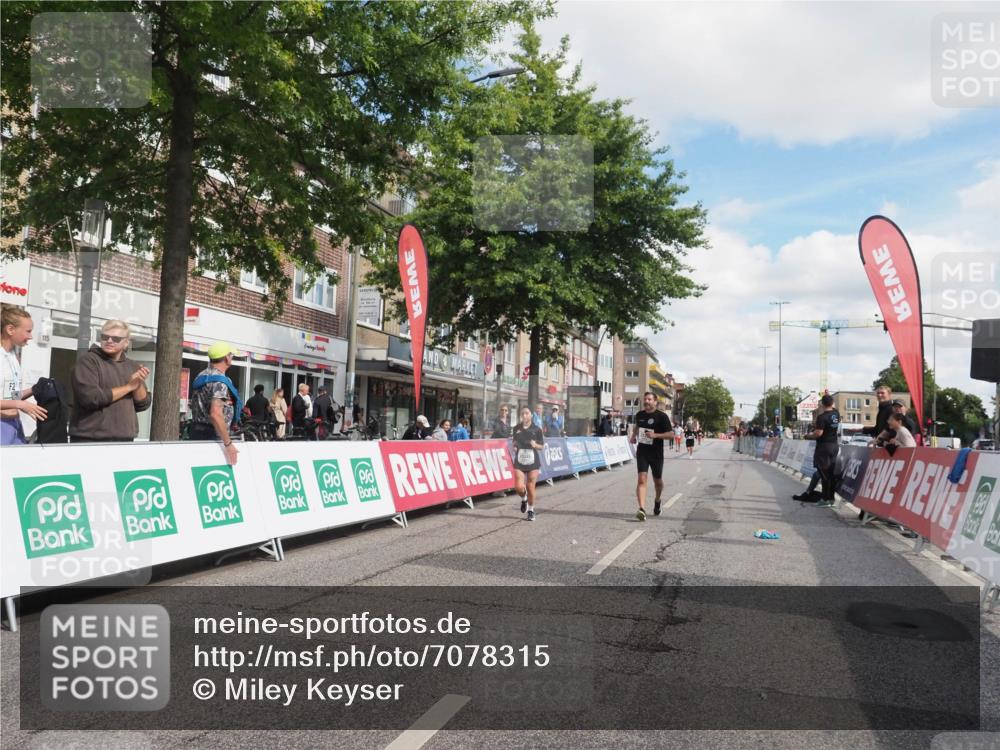 15.09.2024 - PSD Bank Halbmarathon Miley Keyser http://msf.ph/oto/7078315 15.09.2024 12:39:54 Ziel 2125, 2137, 2260, 3297, 3345 meine-sportfotos.de
