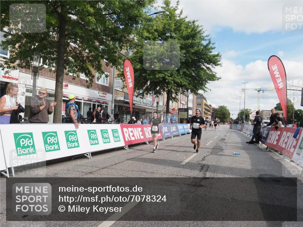 15.09.2024 - PSD Bank Halbmarathon Miley Keyser http://msf.ph/oto/7078324 15.09.2024 12:39:55 Ziel 2125, 2137, 2260, 3297, 3345 meine-sportfotos.de