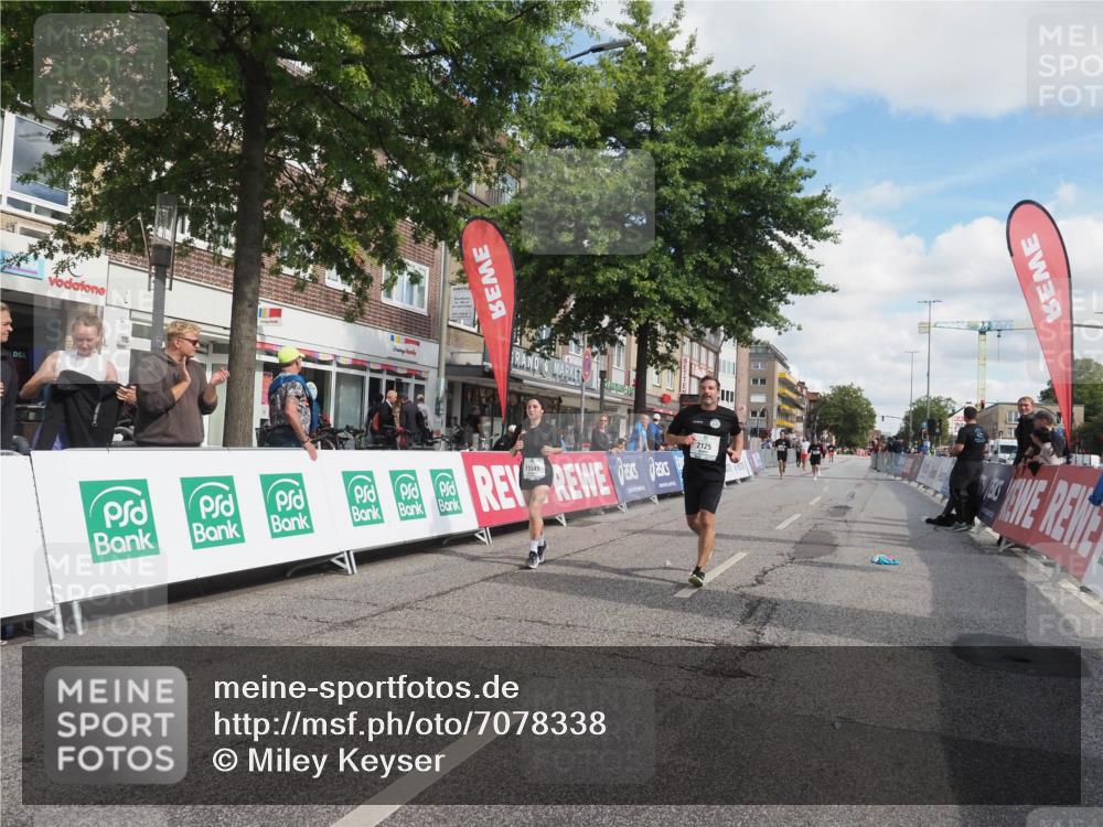 15.09.2024 - PSD Bank Halbmarathon Miley Keyser http://msf.ph/oto/7078338 15.09.2024 12:39:55 Ziel 2125, 2137, 2260, 3297, 3345 meine-sportfotos.de