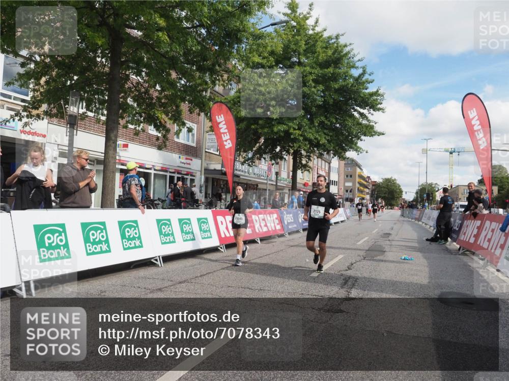 15.09.2024 - PSD Bank Halbmarathon Miley Keyser http://msf.ph/oto/7078343 15.09.2024 12:39:55 Ziel 2125, 2137, 2260, 3297, 3345 meine-sportfotos.de