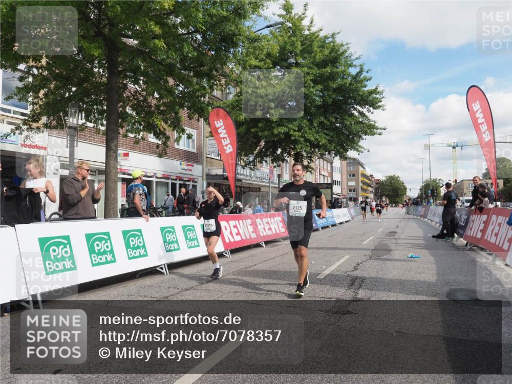 15.09.2024 - PSD Bank Halbmarathon Miley Keyser http://msf.ph/oto/7078357 15.09.2024 12:39:56 Ziel 2125, 2137, 2260, 2301, 3297, 3345 meine-sportfotos.de